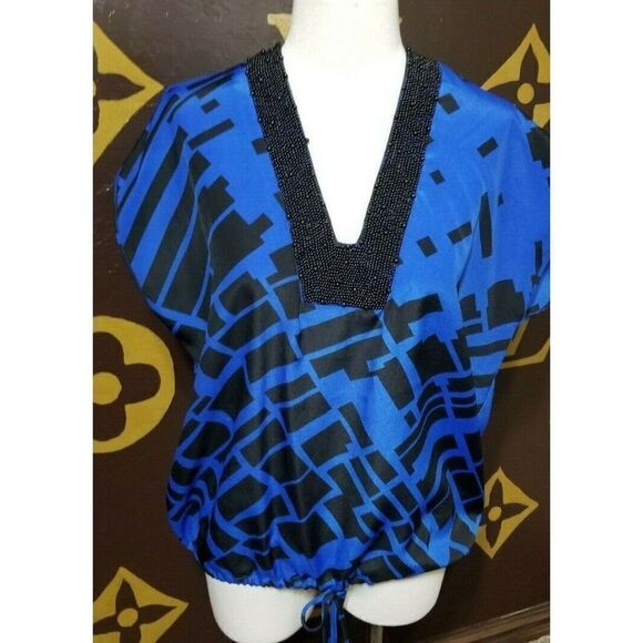 Rylie & Quinn Embellished Sleeveless Blouse with Plunging Neckline Size Small - Picture 1 of 3